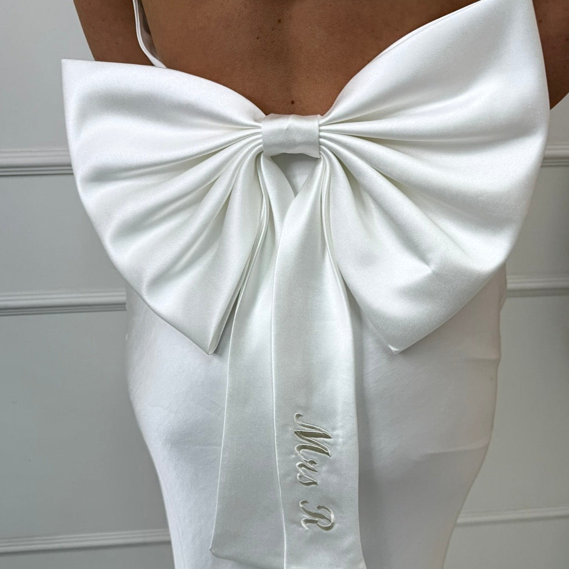 EMBROIDERED CLIP ON BRIDAL OVERSIZED BOW